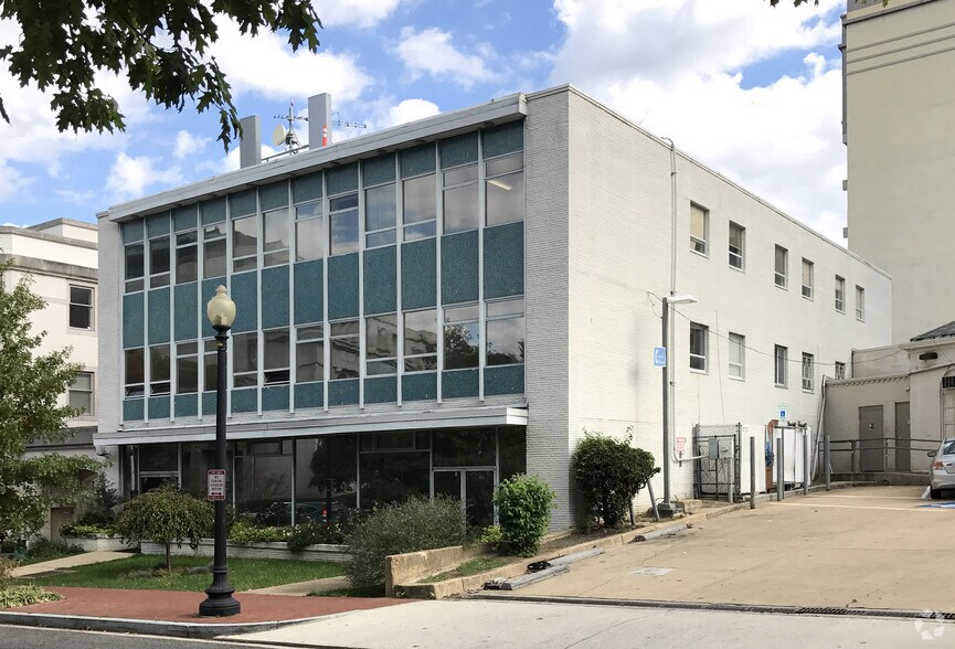 Primary Photo Of 415 2nd St NE, Washington Medical For Lease
