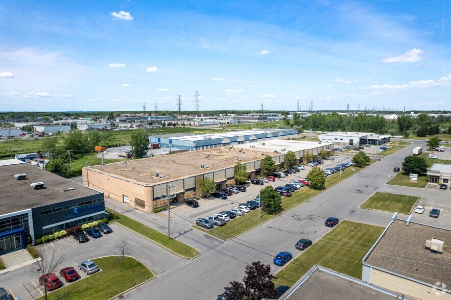 More Photos Of 1913-1959 Rue Le Chatelier, Laval Warehouse For Lease