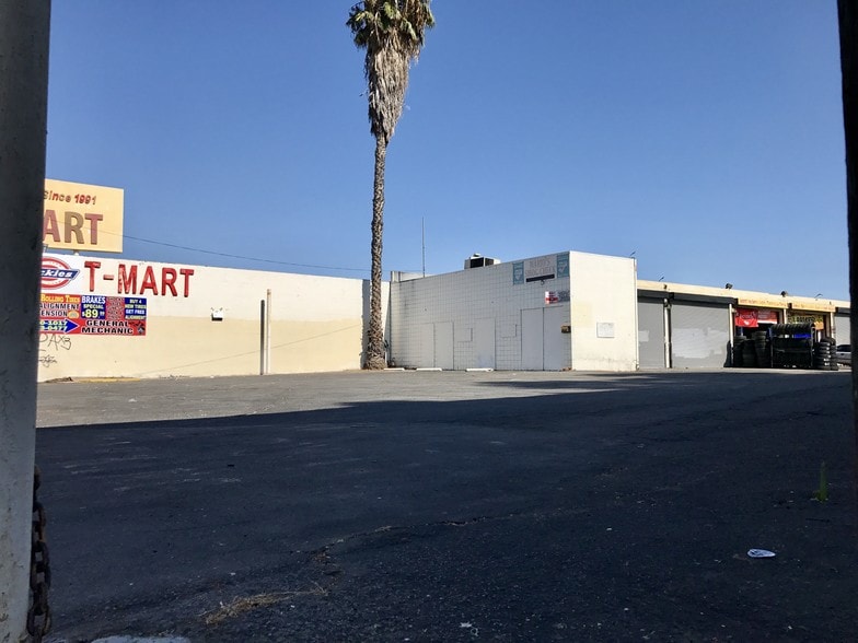 More Photos Of 20930 Sherman Way, Canoga Park Auto Dealership For Lease