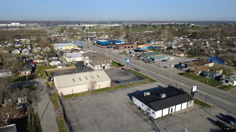More Photos Of 3535 W 16th St, Indianapolis Bar For Sale