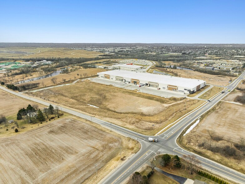 More Photos Of N104W12659 Donges Bay Rd, Germantown Industrial For Lease