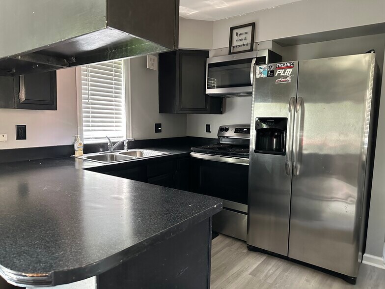 More Photos Of 10931 Telegraph Rd, Erie Flex For Sale