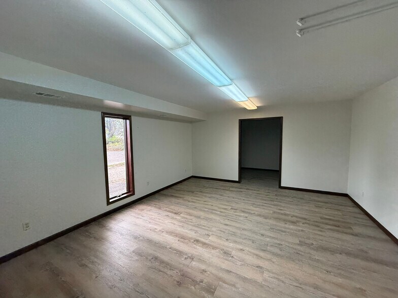 More Photos Of 8767 N 32nd St, Richland Warehouse For Sale