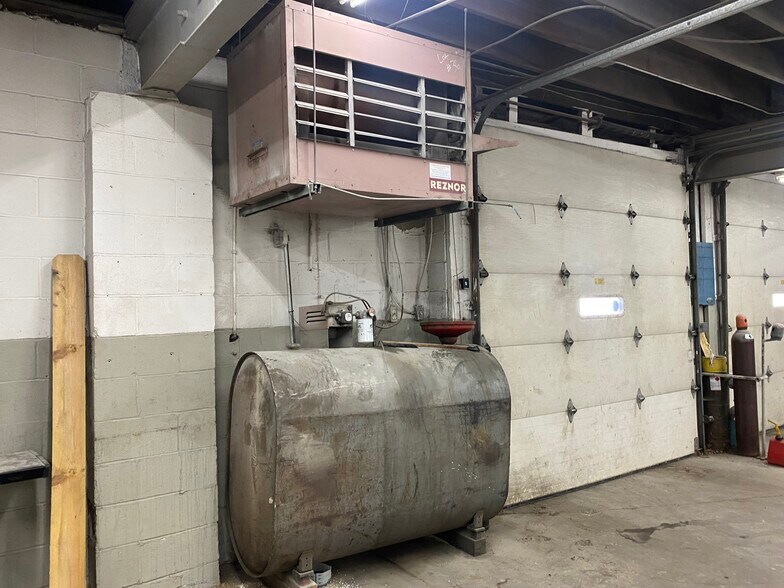 More Photos Of 840 Cayuga Creek Rd, Buffalo Auto Repair For Sale