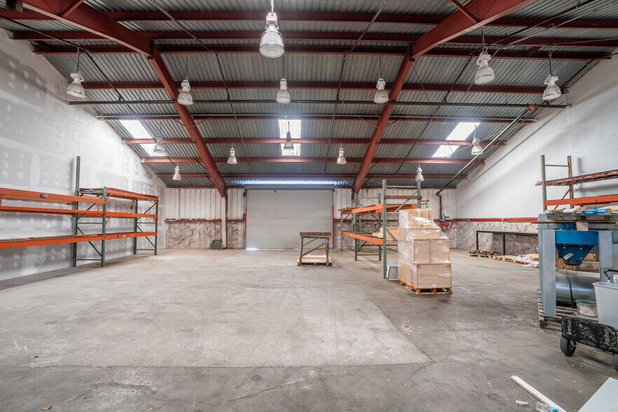 More Photos Of 500 Seminole Blvd, Largo Warehouse For Lease