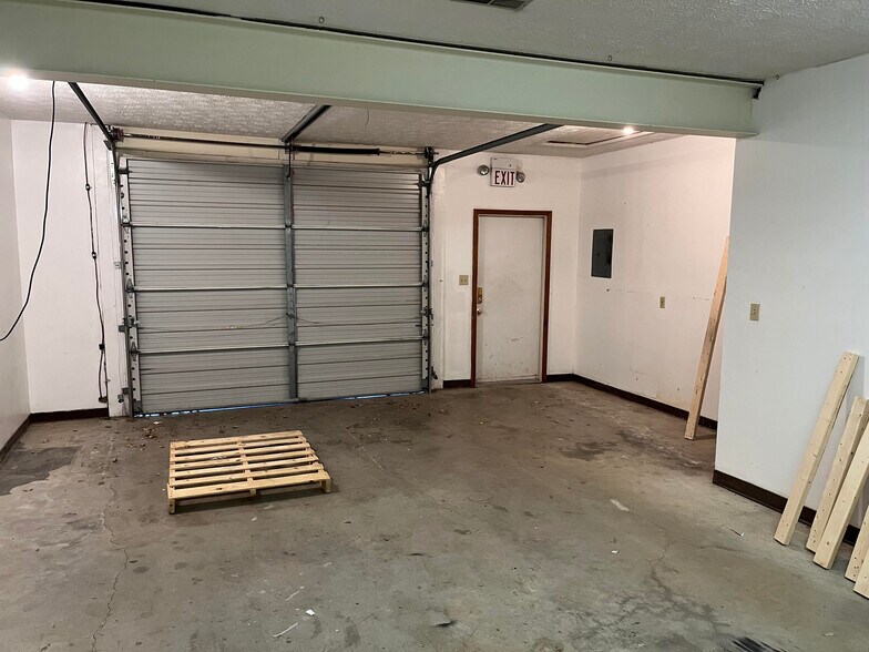 More Photos Of 220 Big Run Rd, Lexington Light Manufacturing For Lease