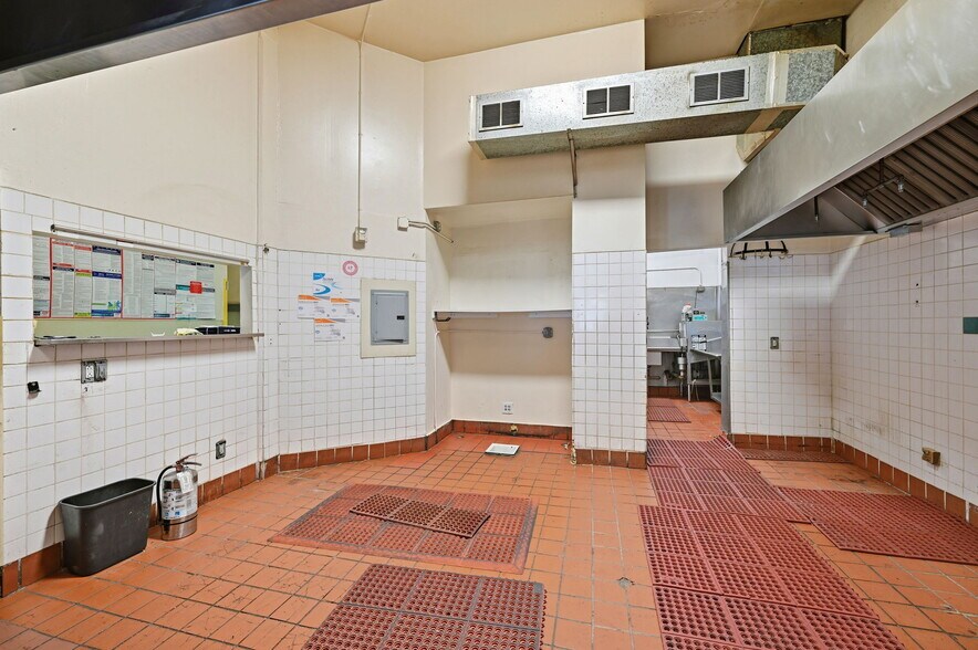 More Photos Of 1037 Valencia St, San Francisco General Retail For Lease