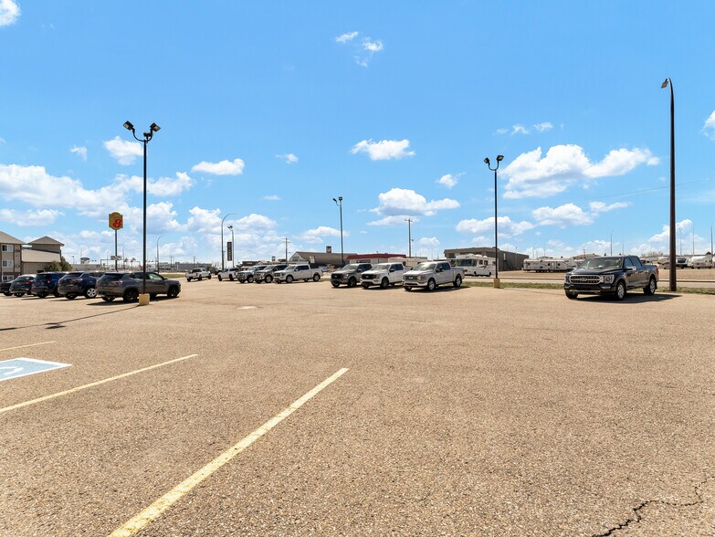 More Photos Of 1276 Trans Canada Way SE, Medicine Hat Showroom For Sale