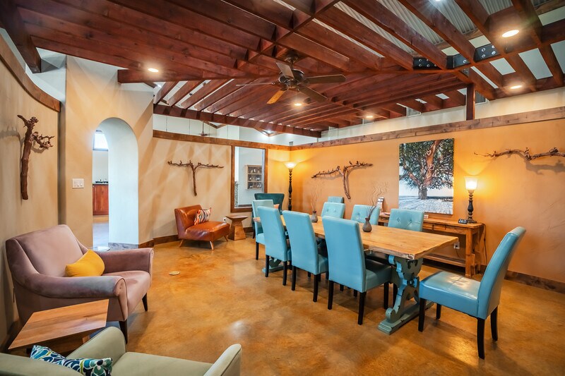 More Photos Of 316 E Wallace St, San Saba General Retail For Sale