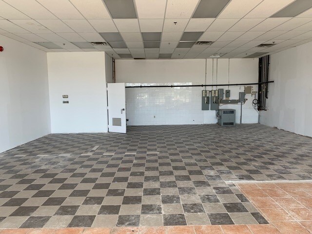 More Photos Of 1375 London Rd, Sarnia Storefront For Lease
