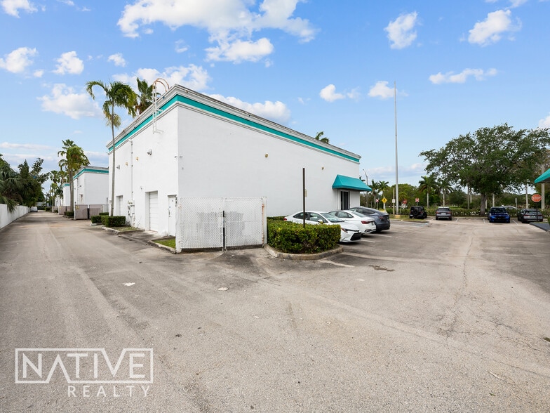 More Photos Of , Deerfield Beach General Retail For Sale