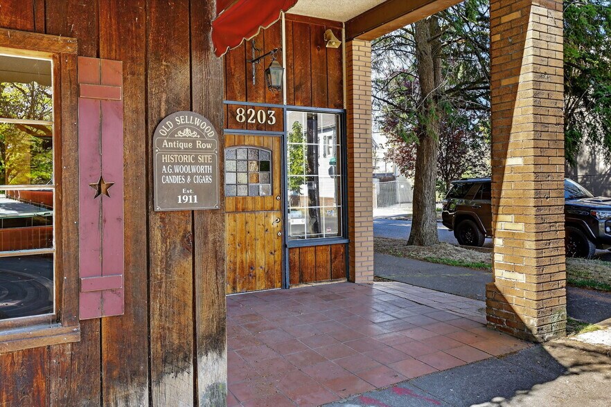 More Photos Of 8203 SE 13th Ave, Portland Office For Sale