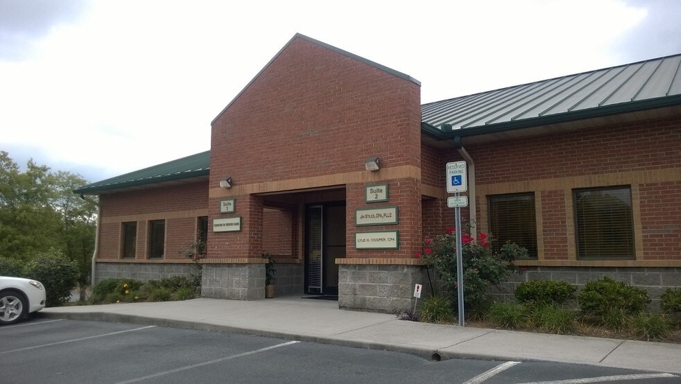 More Photos Of 8930 Cross Park Dr, Knoxville Office For Lease