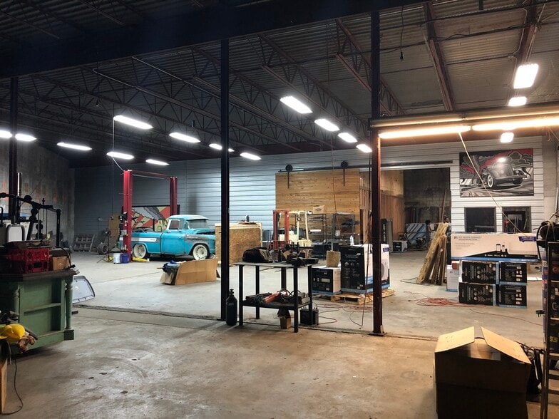 More Photos Of 1727 S Agnew Ave, Oklahoma City Service For Lease
