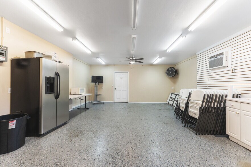 More Photos Of 2506 9th St, Bradenton Freestanding For Sale