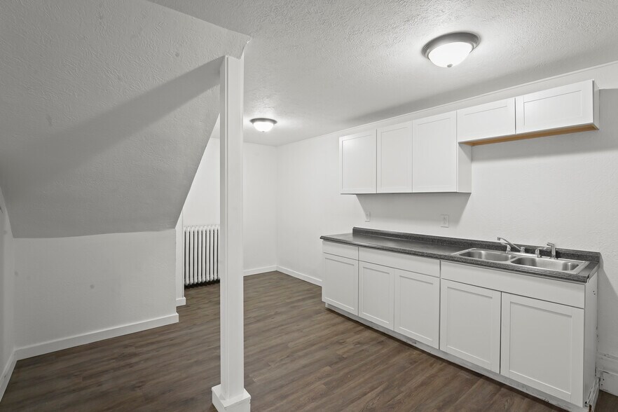 More Photos Of 414 E Lincoln Ave, Mc Donald Warehouse For Sale