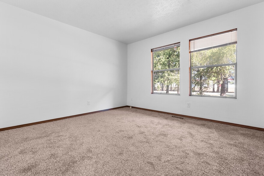 More Photos Of 652 Northgate Cir, Rochester Apartments For Sale