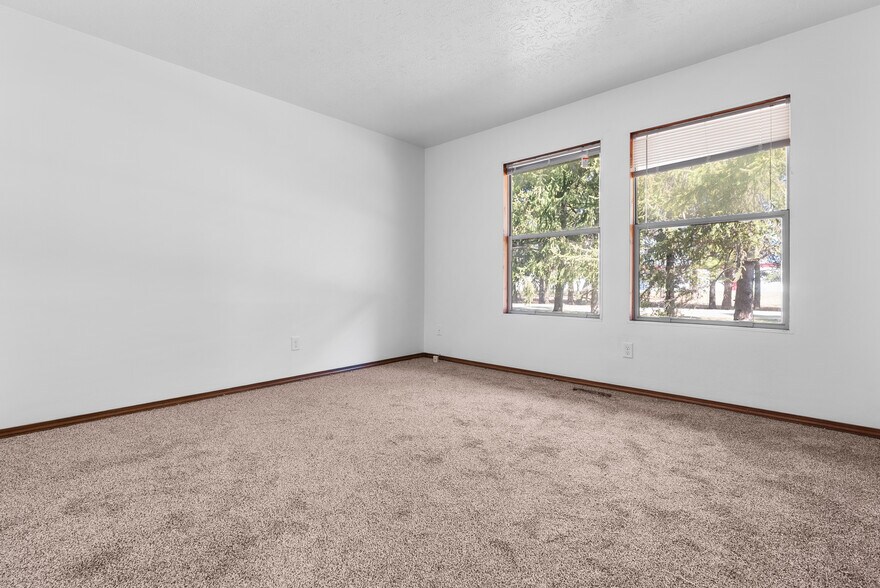 More Photos Of 652 Northgate Cir, Rochester Multifamily For Sale