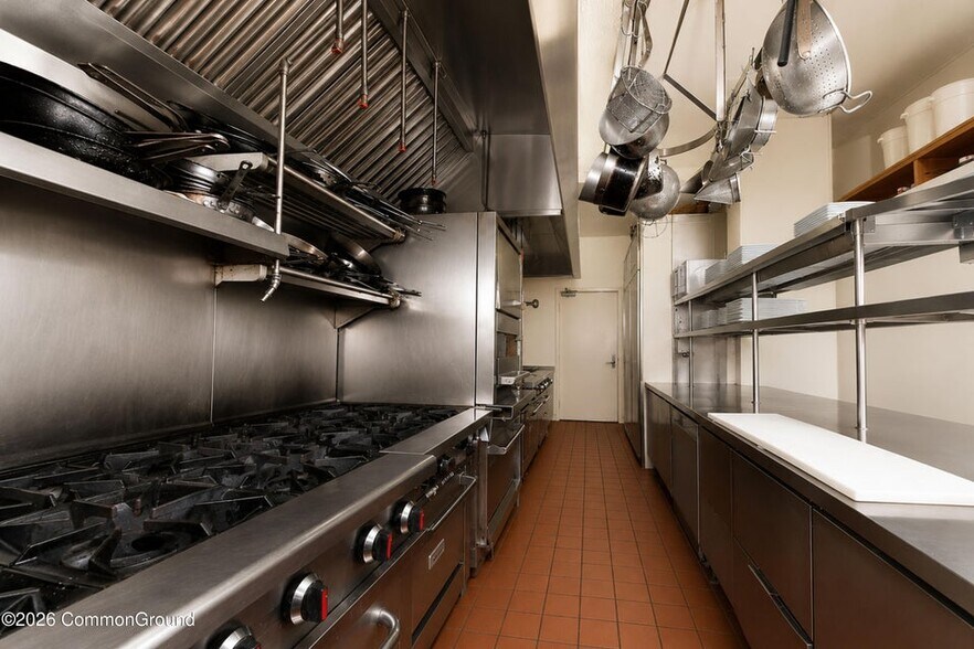 More Photos Of 24 Jefferson Blvd, Staten Island General Retail For Lease