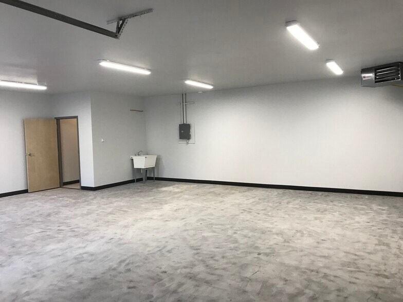 More Photos Of 4510 Femrite Dr, Madison Light Manufacturing For Lease