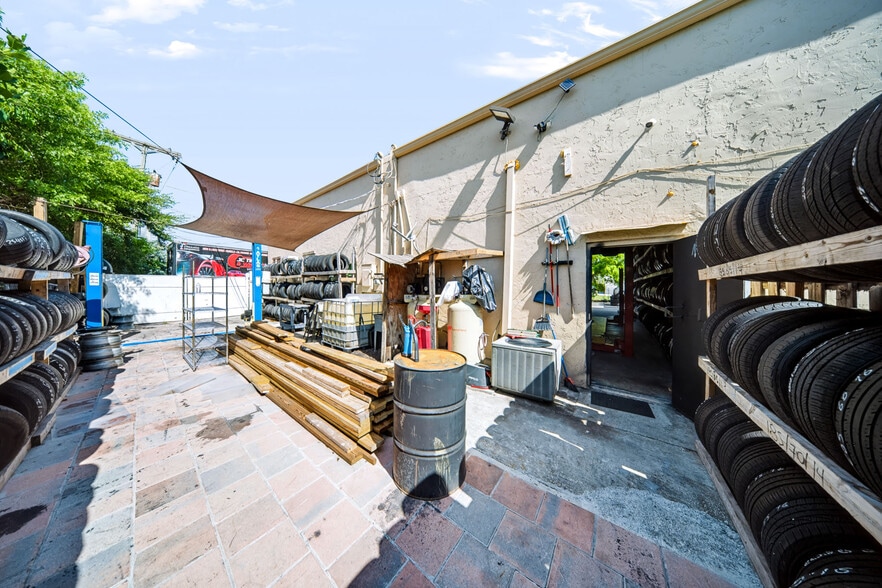 More Photos Of 2422 N Military Trl, West Palm Beach Warehouse For Sale
