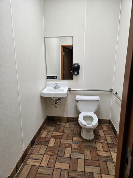 More Photos Of 1344-1358 E Bristol Rd, Burton Freestanding For Lease