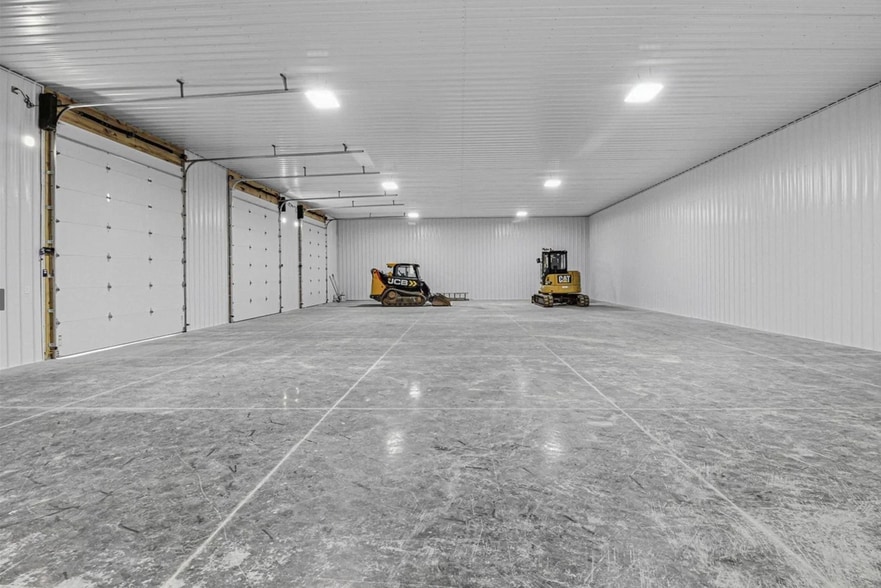 More Photos Of 7565 Happy Valley Rd, Cave City Warehouse For Sale