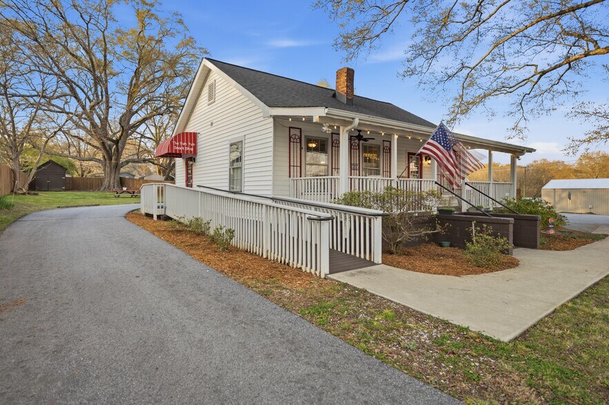 More Photos Of 1107 McKelvey Rd, Pelzer Restaurant For Sale