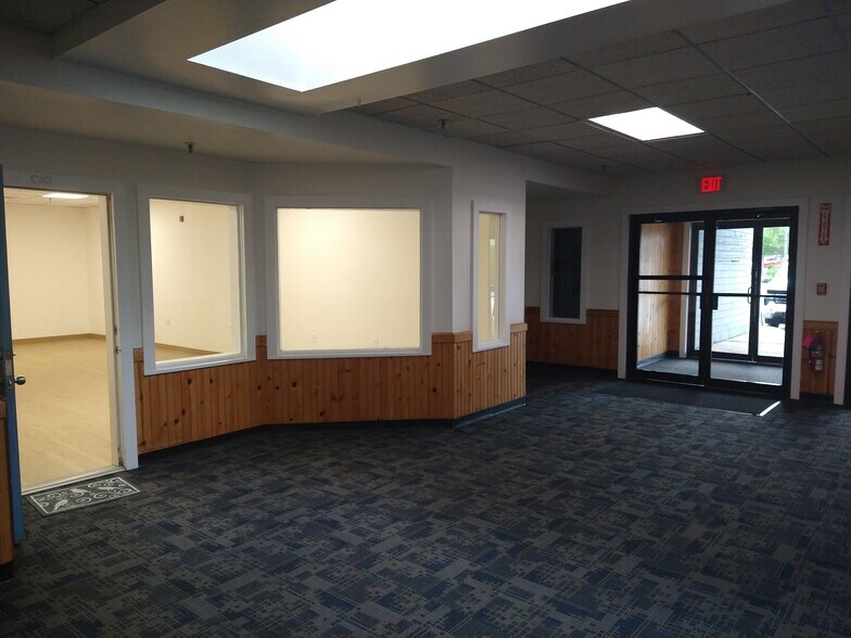 More Photos Of 140 Point Judith Rd, Narragansett Storefront Retail Office For Sale