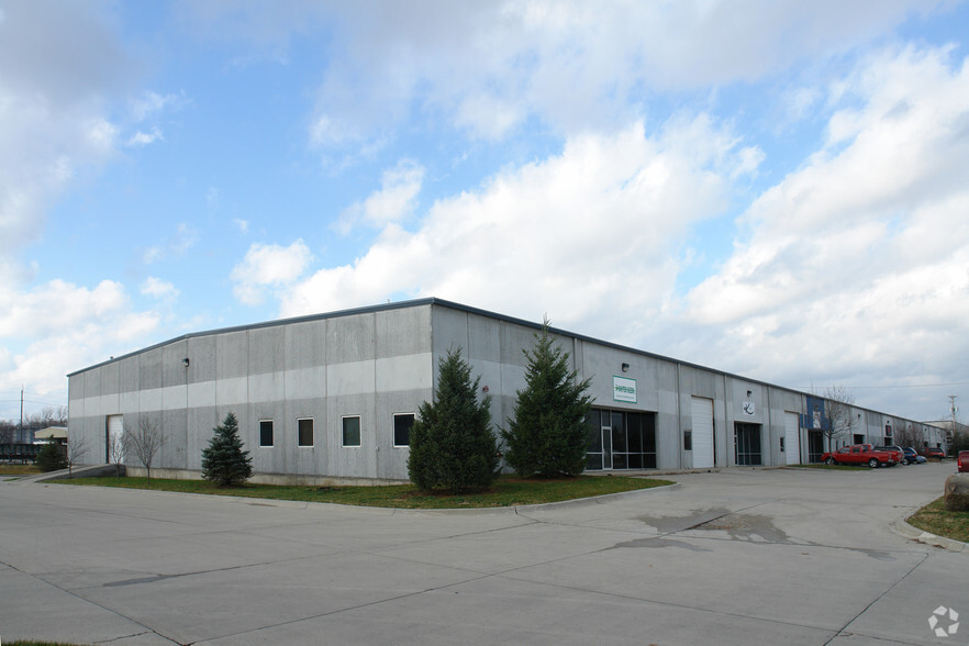 Primary Photo Of 1800 Dixon St, Des Moines Showroom For Lease