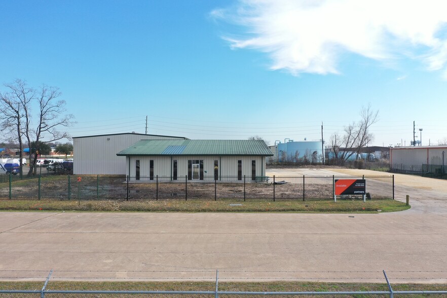 Primary Photo Of 13610 Rankin Cir E, Houston Warehouse For Lease
