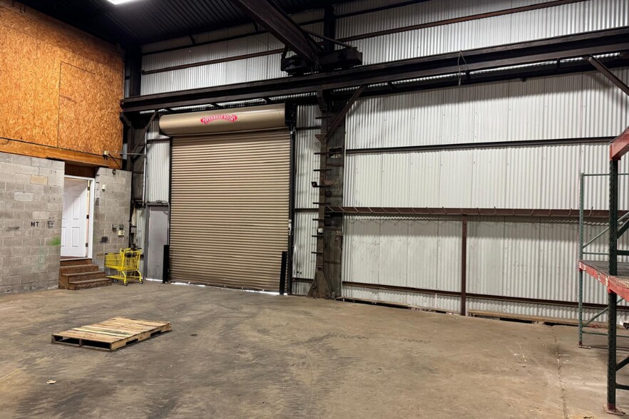 More Photos Of 2039 Hollins Ferry Rd, Baltimore Manufacturing For Sale