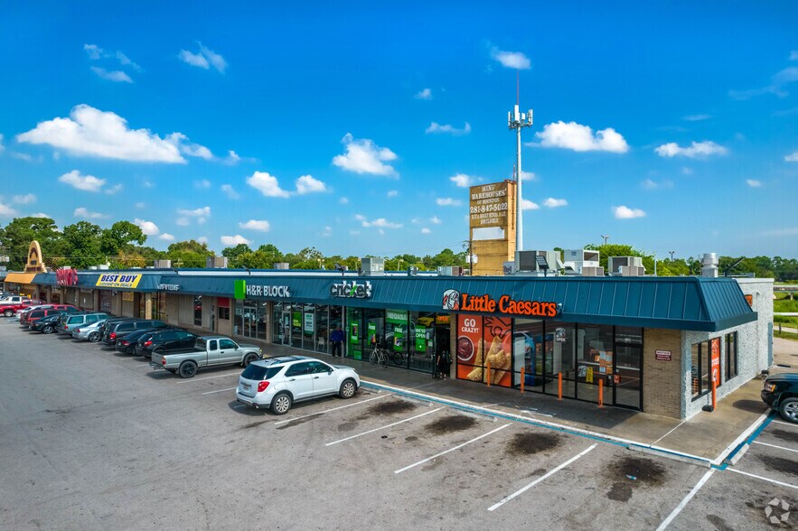 More Photos Of 5700-5748 W Little York Rd, Houston Freestanding For Lease