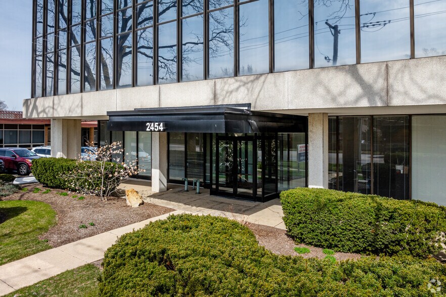More Photos Of 2454 E Dempster St, Des Plaines Medical For Lease