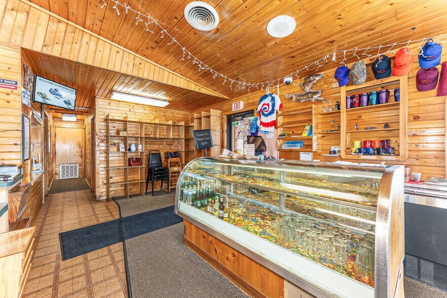 More Photos Of 904 N Railroad St, Eagle River Restaurant For Sale