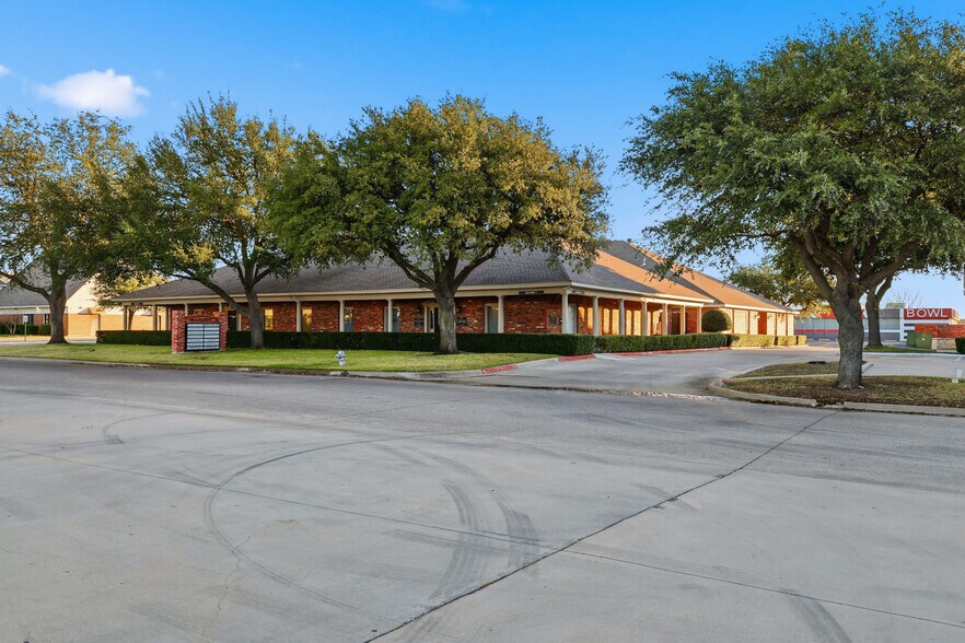 More Photos Of 105 Kathryn Dr, Lewisville Office For Sale