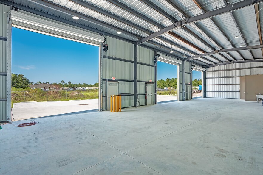 More Photos Of 3295 Steel Rail Dr, Bunnell Warehouse For Lease