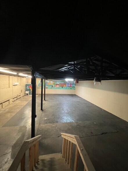 More Photos Of 2118 19th St, Sacramento Light Distribution For Lease