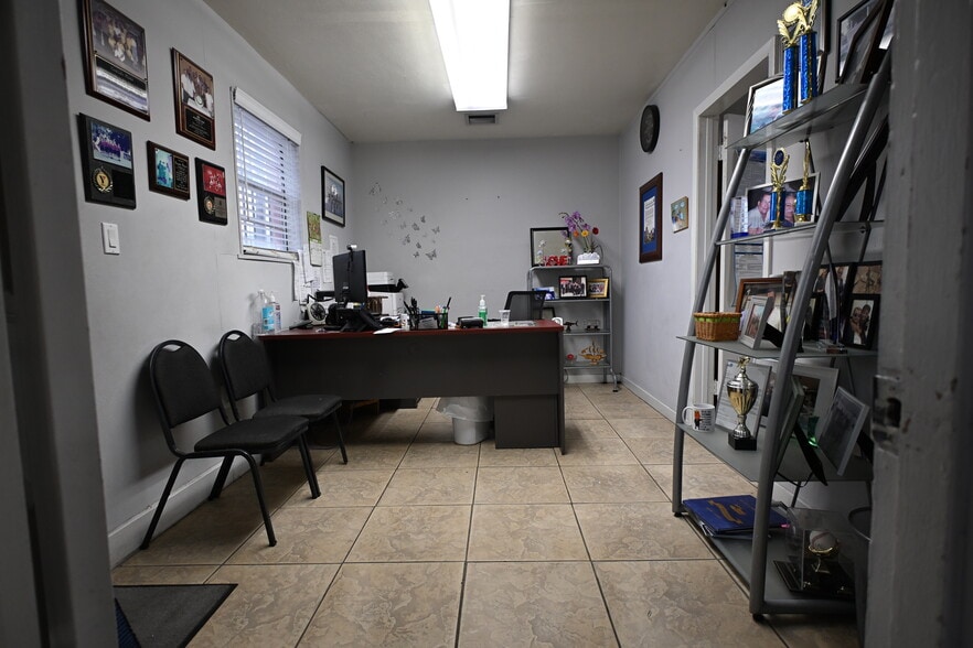 More Photos Of 4450 E 10th Ct, Hialeah Warehouse For Sale