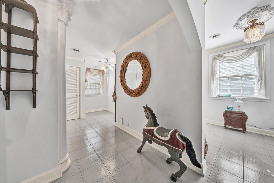 More Photos Of 934 Commander Dr, Roanoke Specialty For Sale