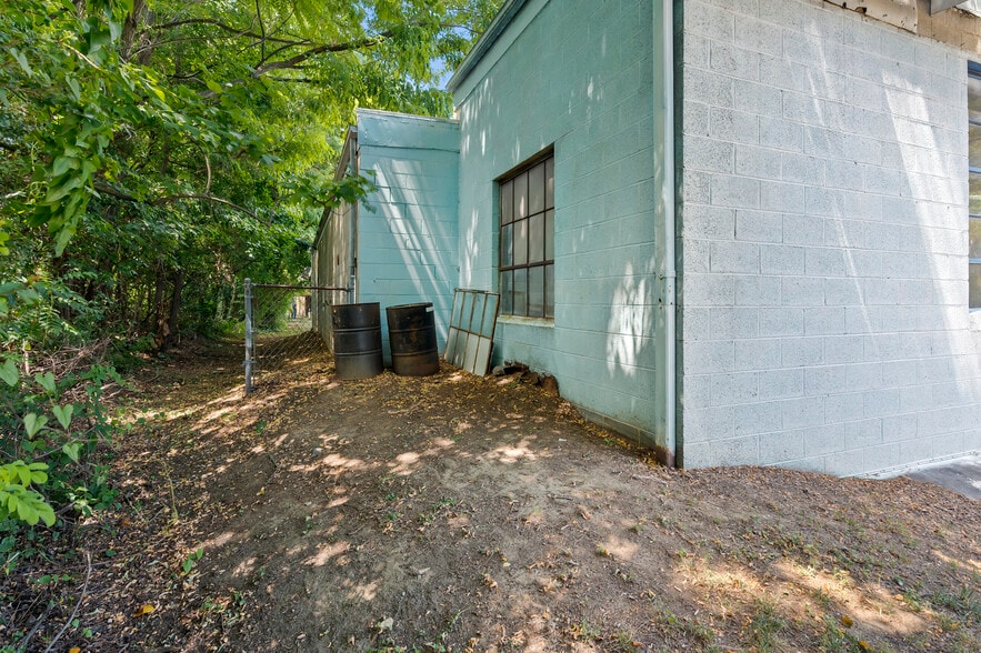 More Photos Of 5326 Main St, Walkertown Service For Sale