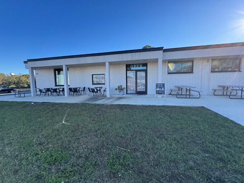 More Photos Of 235 NE Watula Ave, Ocala Restaurant For Sale