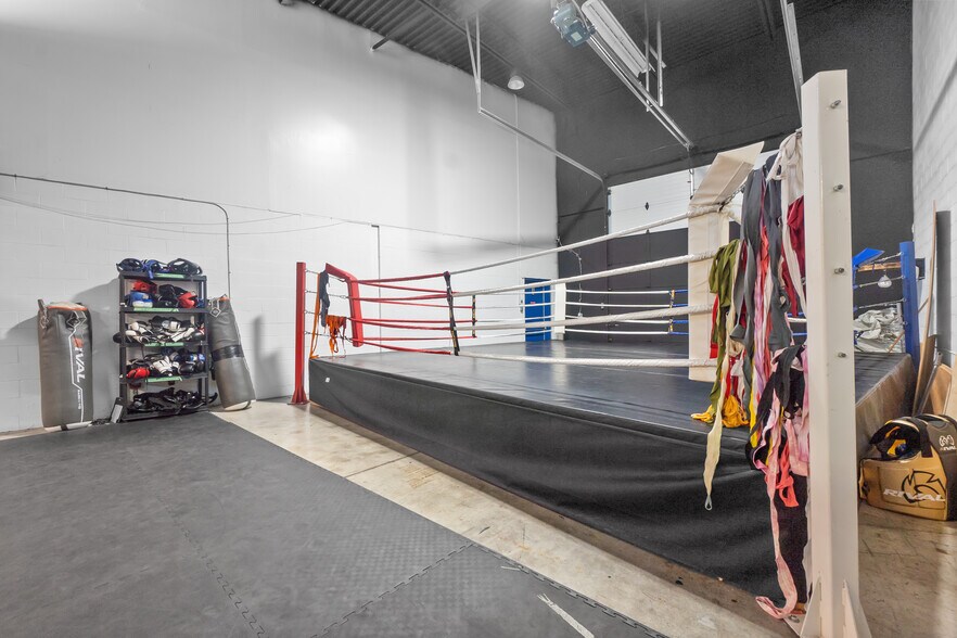 More Photos Of 403-409 Rue Saint-Roch, Montréal Warehouse For Lease