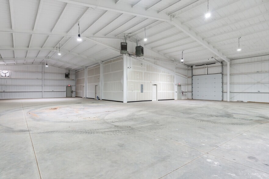 More Photos Of 3205 118th St, Lubbock Distribution For Sale