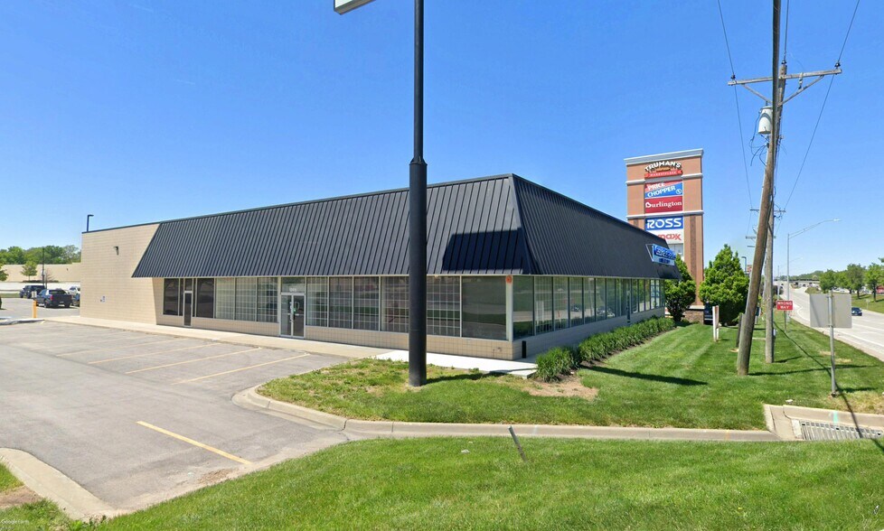 Primary Photo Of 12414 S 71 Hwy, Grandview General Retail For Sale