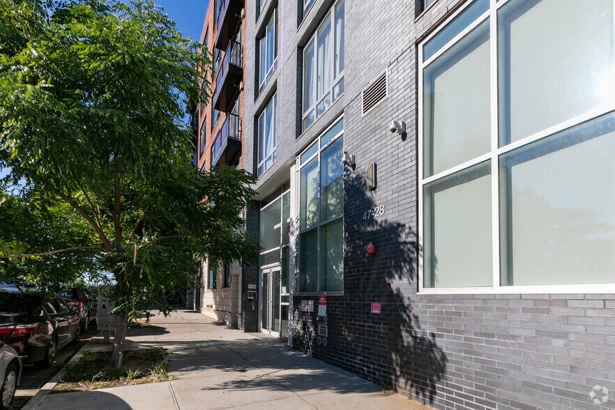 More Photos Of 47-28 11th St, Long Island City Apartments For Sale