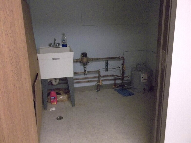 More Photos Of 44621-44637 N Gratiot Ave, Clinton Township Unknown For Lease