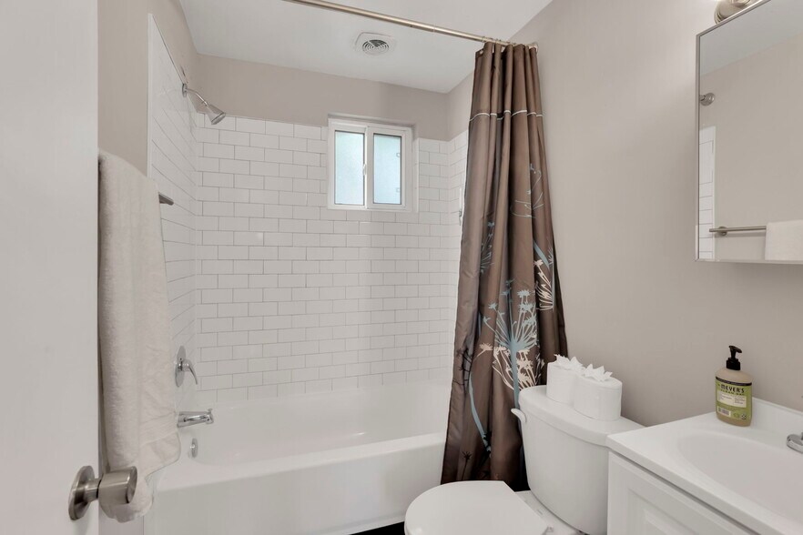 More Photos Of 27 W 8th Ave, Columbus Apartments For Sale