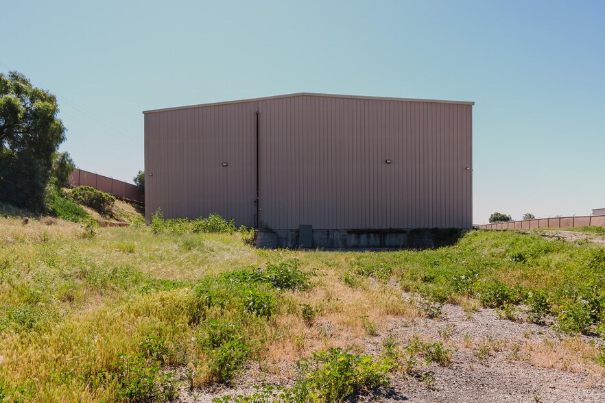 More Photos Of 151-161 Airport Rd, King City Warehouse For Lease