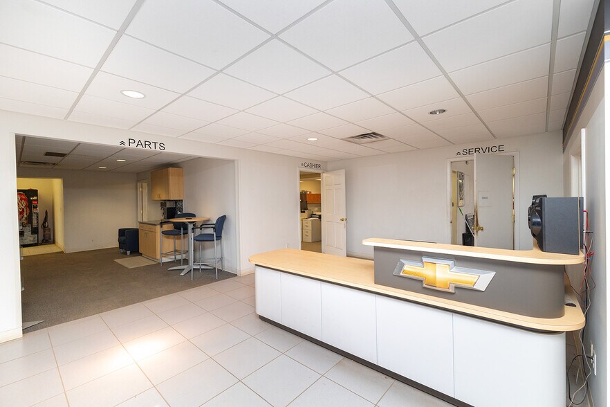 More Photos Of 890 N State Road 14, Harper Auto Dealership For Sale